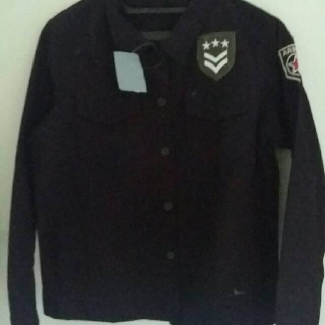 Baju kemeja casual wanita emblem hitam