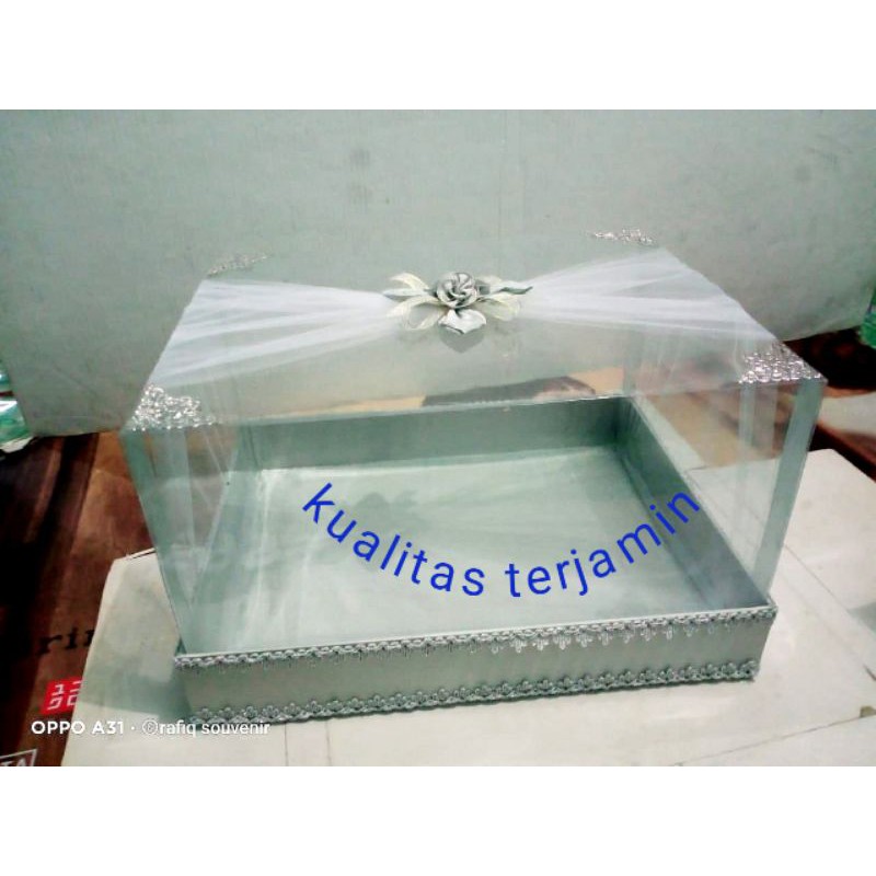 

Kotak Hantaran Mika Tile Silver / Satuan