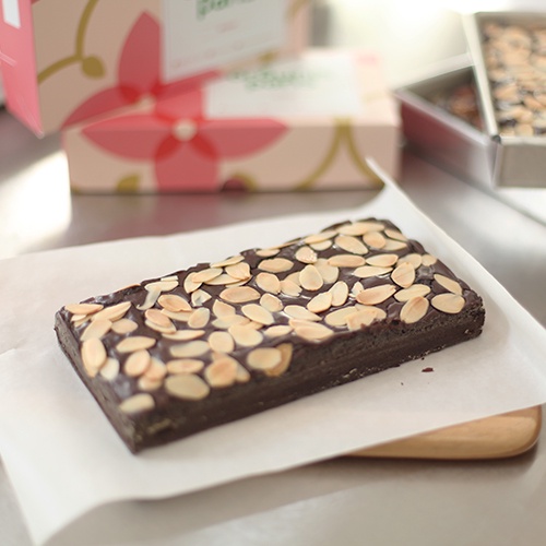 

Brounis Paris Brownies Coklat Brownies Panggang Brownies Fudgy Almond Brownies 380 gram