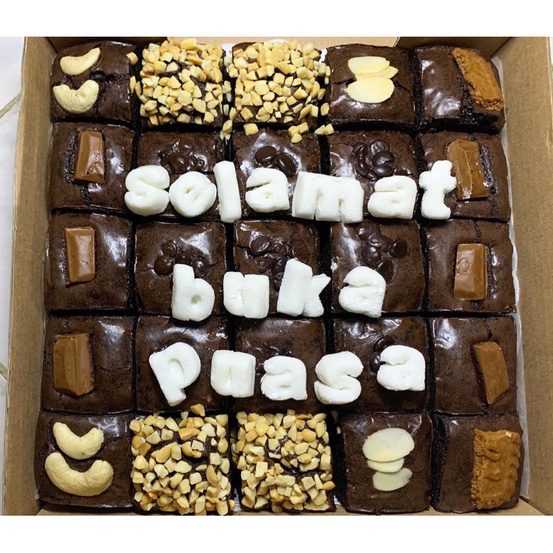 

Hampers Lebaran / natal / tahun baru Fudgy Brownies premium