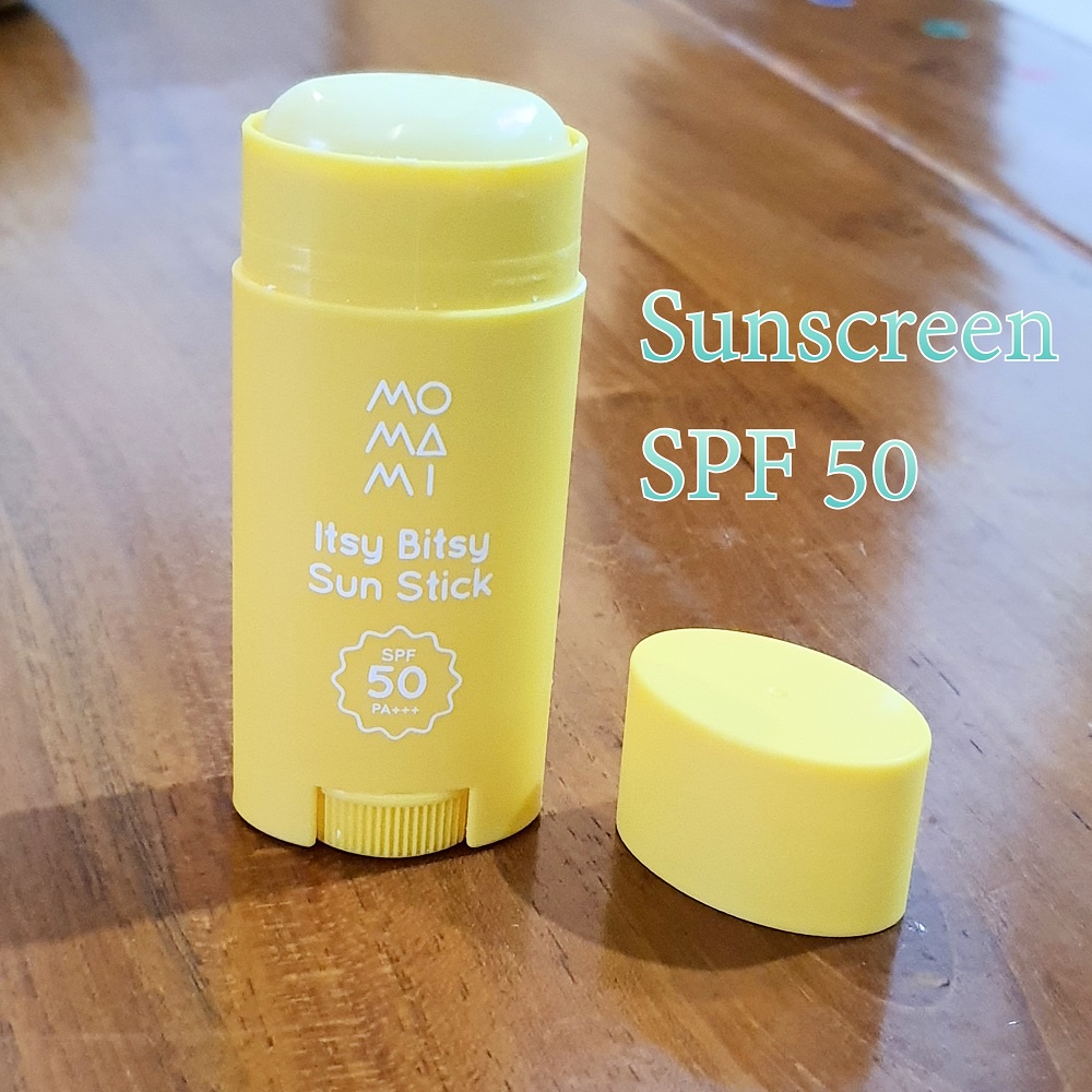 Momami Itsy Bitsy Sun Stick Tabir Surya Bayi dari UVA dan UVB Anti Air