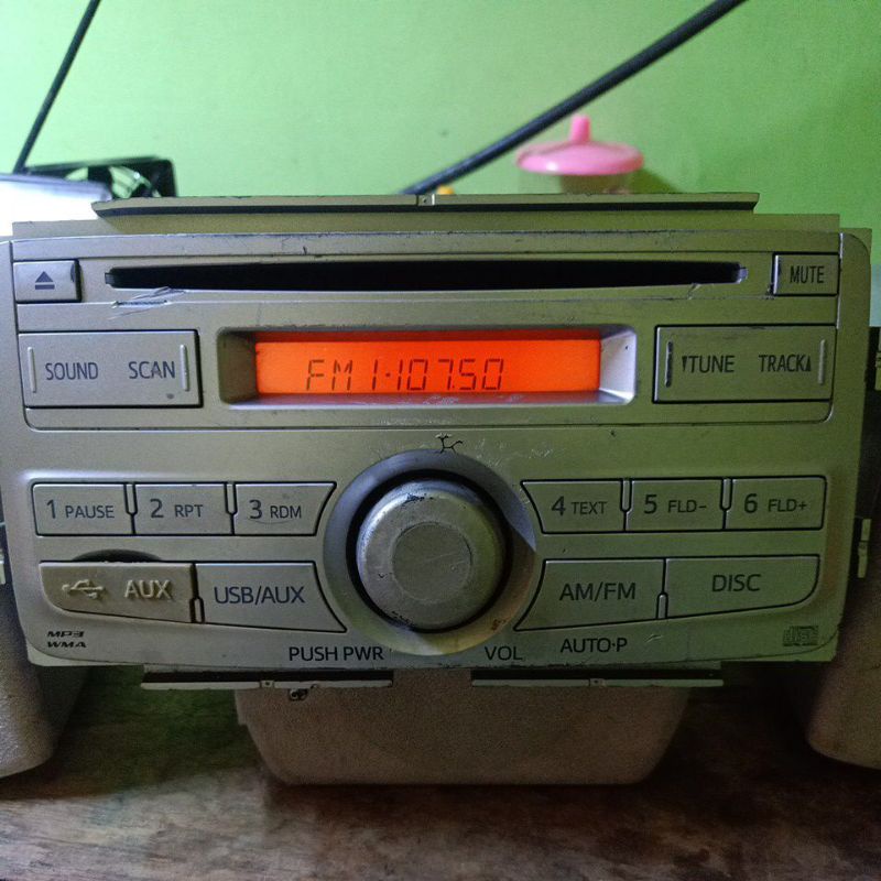 HEAD UNIT  Original Daihatsu TAPE MOBIL ORIGINAL BAWAAN Daihatsu DVD SESUAI DEKRIPSI