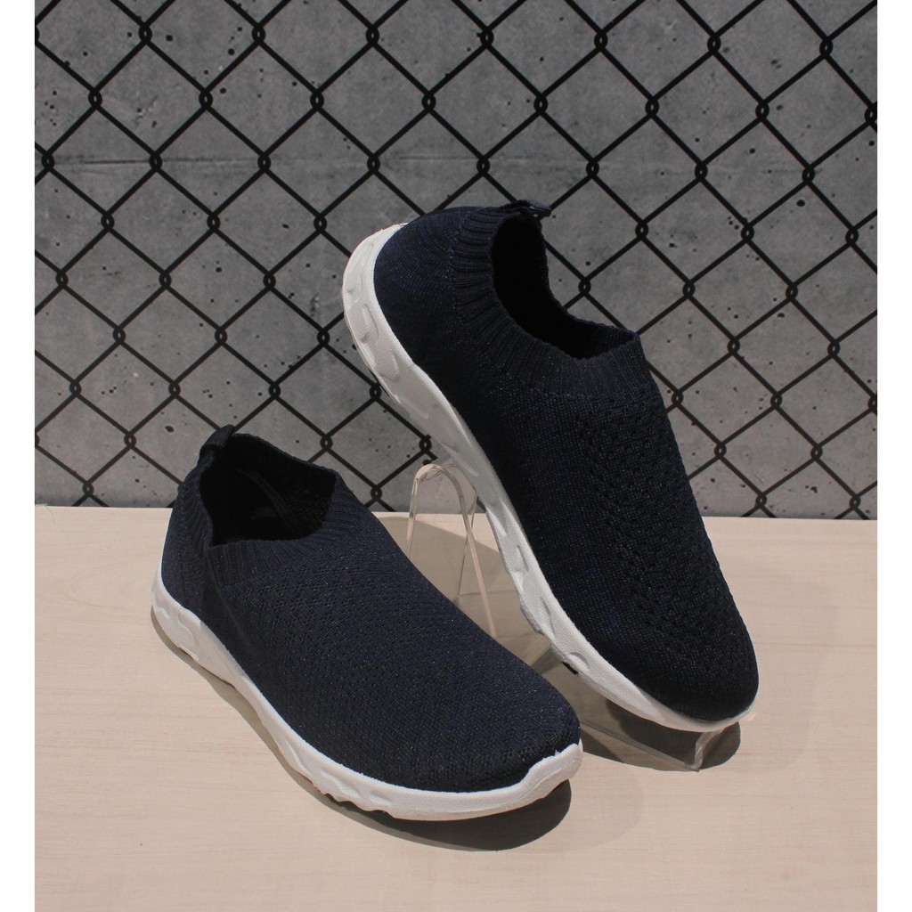 SEPATU WANITA / BP SEPATU KIEV NAVY SANTIKA / 8107947 / SEPATU SPORT / SEPATU SNEAKERS