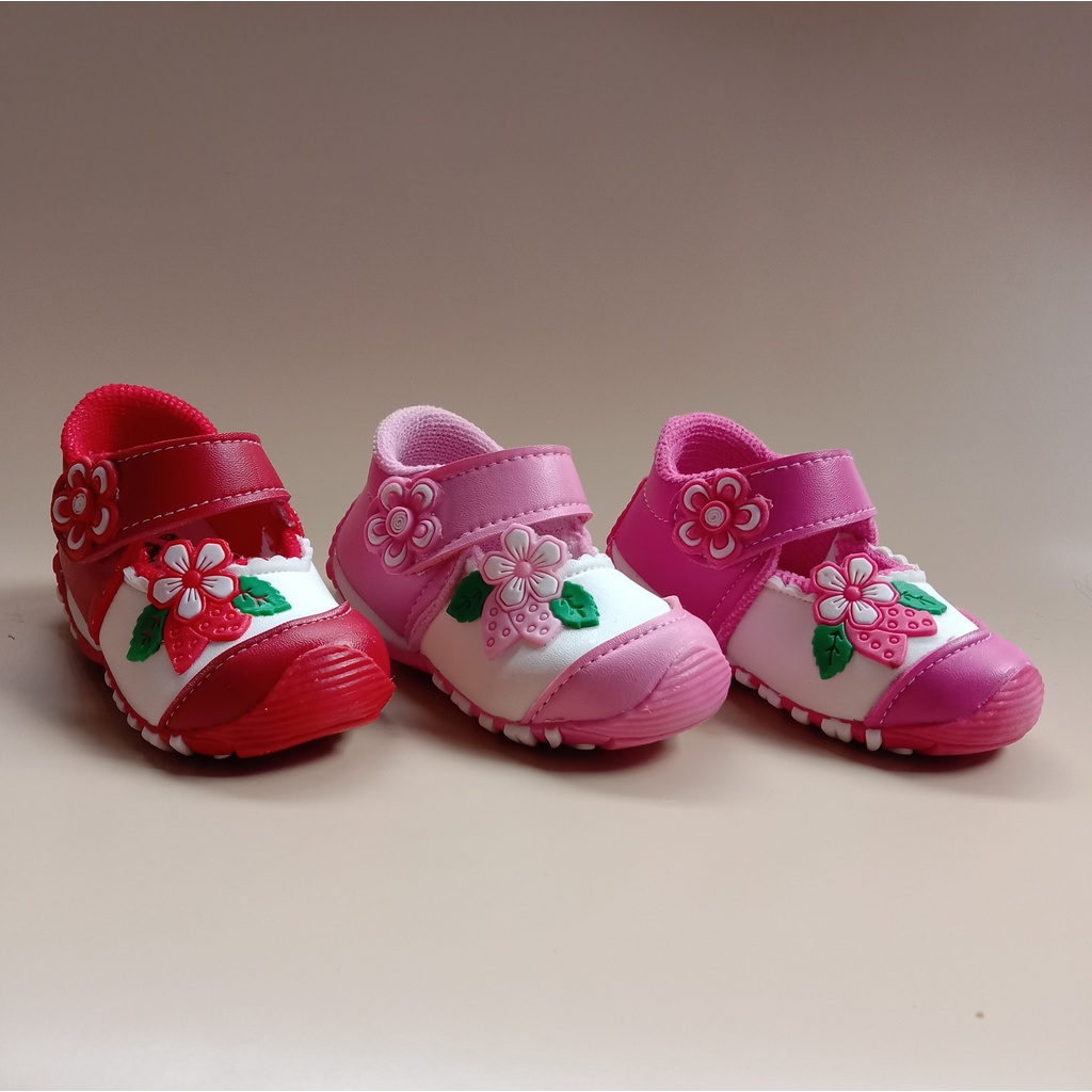 Sepatu bunyi cit cit anak perempuan usia 1-3 tahun /sepatu anak perempuan casual/sepatu bayi murah - strawbery