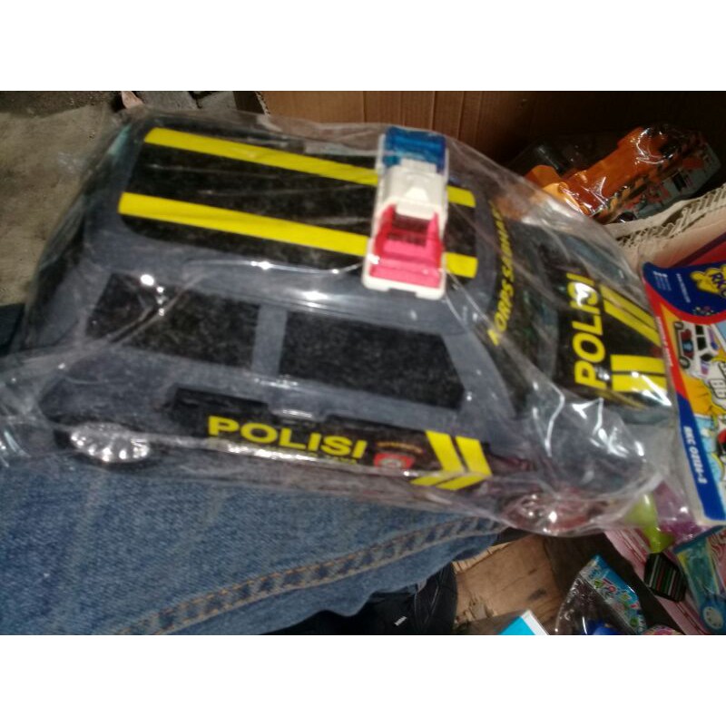mobil polisi dorongan