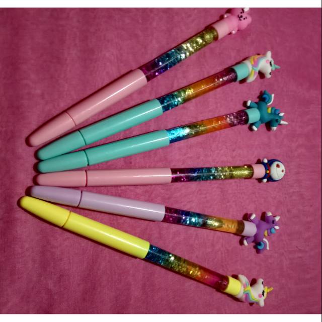 

Bolpen glitter karakter