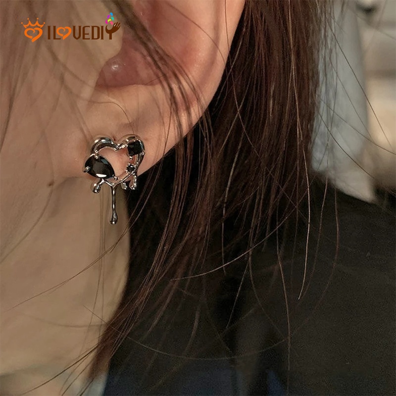 Anting Stud Bentuk Hati Hitam Model Hollow Gaya Vintage Retro Untuk Wanita