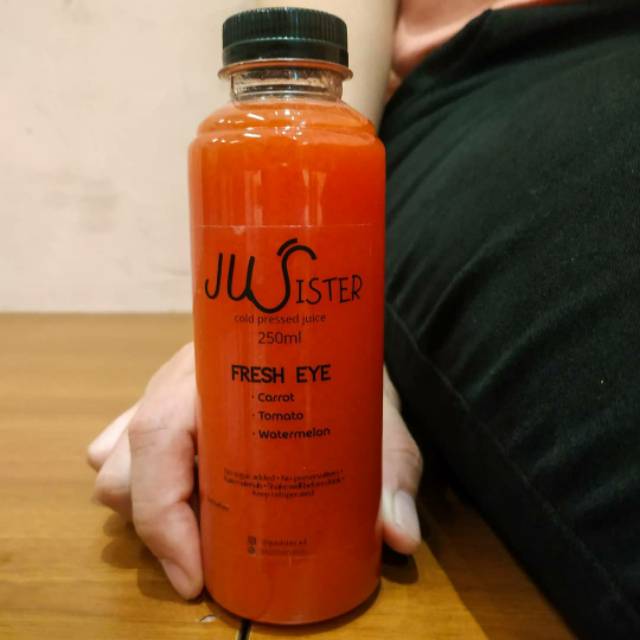 

Cold Pressed Juice Wortel Fresh Eye 100% raw material