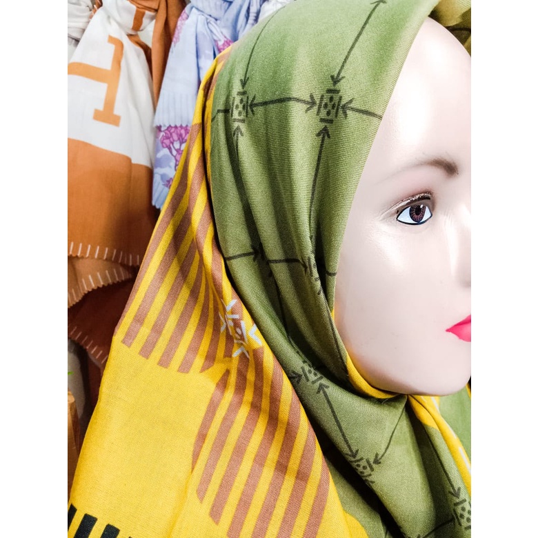 HIJAB SEGI EMPAT PLISKET MOTIF BUNGA / ALAM / BATIK / ABSTRAK / HERMAS