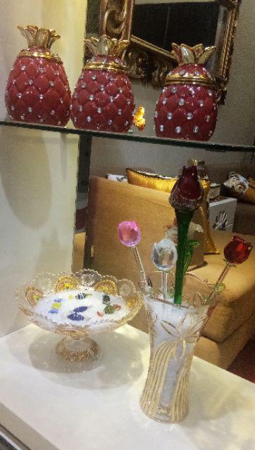 Vas Bunga Gold Flower Motif