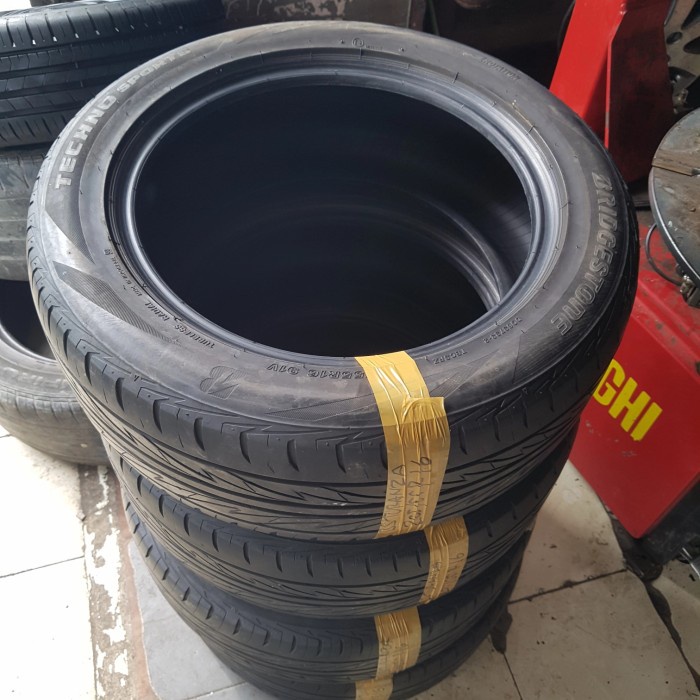 BAN BRIDGESTONE TECHNO SPORT 205/55 R16 80%