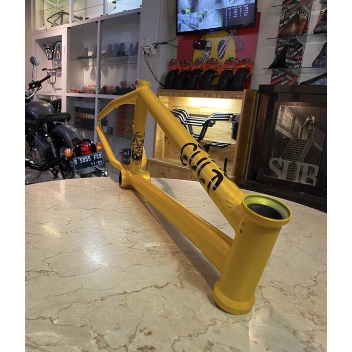 frame cult sean ricany yellow 20.75tt