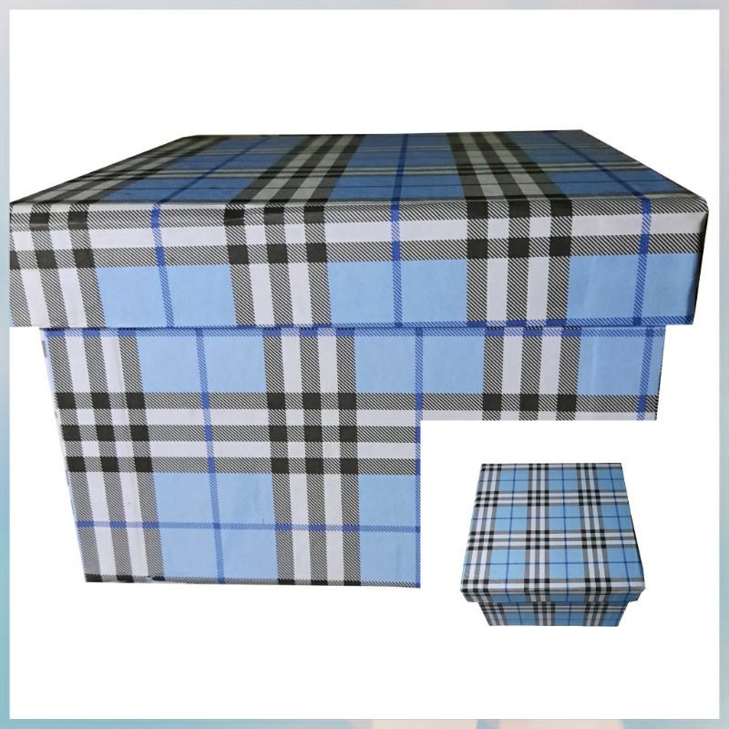 

Kotak Kado Ukuran 15x15x10 motif Kotak