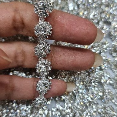 RENDA BERLIAN STONE KACA KRISTAL SWAROVSKI SUPER (AX.Kecil) 8mm per10cm