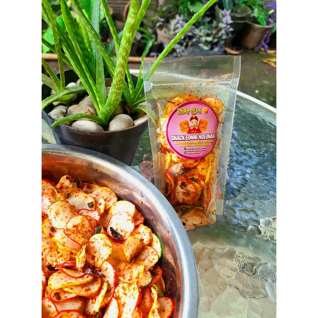 

Kerupuk Pedas Daun jeruk, Kerupuk Seblak Pedas Daun Jeruk Eonni Ngeunah 100gr