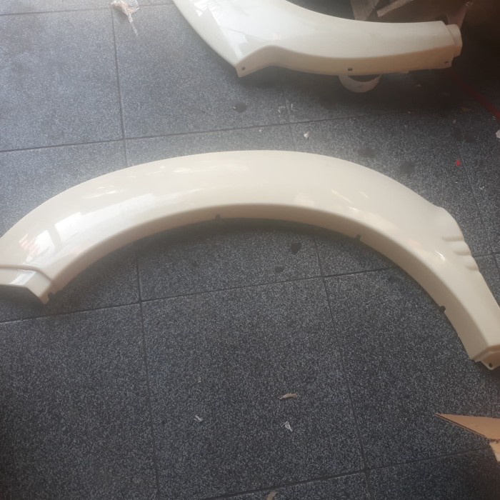 moulding fender depan kijang krista depan kiri 2000