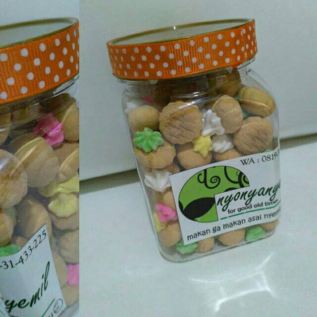 

Cemilan jadul gem rose/biskuit monas