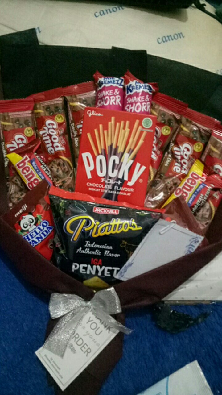Buket jajanan hadiah sidang wisuda/buket snack buket