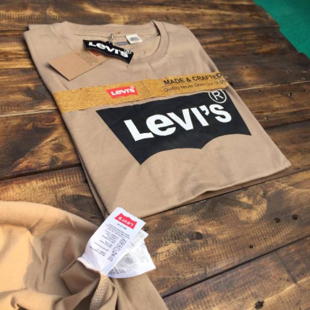 Kaos LEVIS original denim.  Kaos import