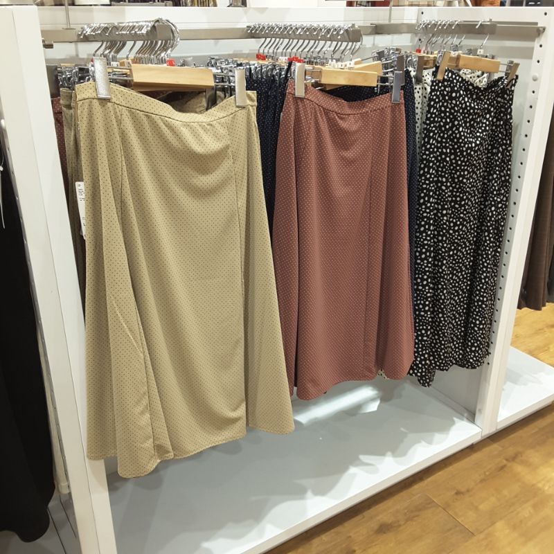 UNIQLO ORI ASLI READY SALE 80% Midi Skirt Rok Polos Polkadot Brown Black Beige Natural Satin Batik