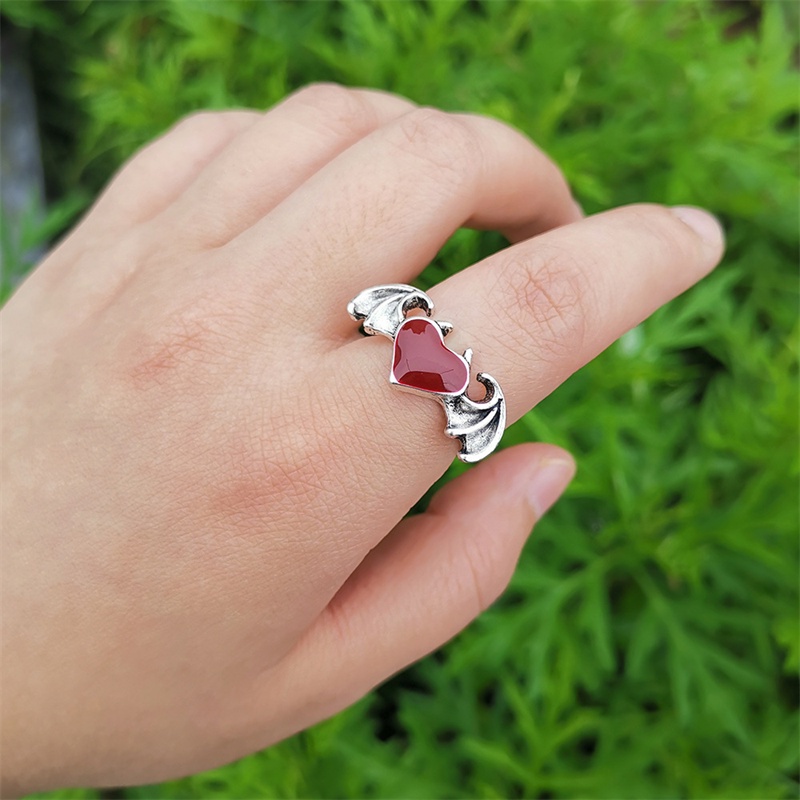 Cincin Model Terbuka Desain Sayap Iblis Hati Warna Hitam Merah Gaya Retro Adjustable Untuk Pasangan