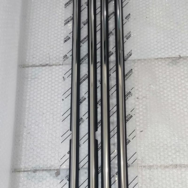 pelipit kaca Innova chrome