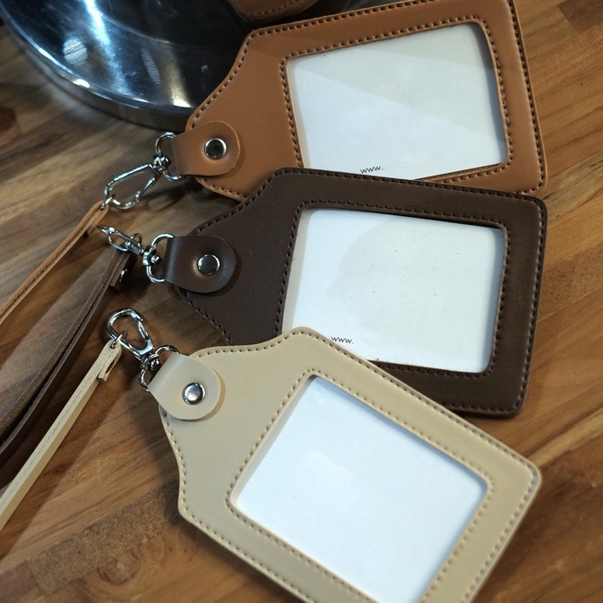 

NAME TAG KULIT / GANTUNGAN ID CARD / LANYARD KULIT / ID CARD HOLDER HORIZONTAL VERTIKAL SS21