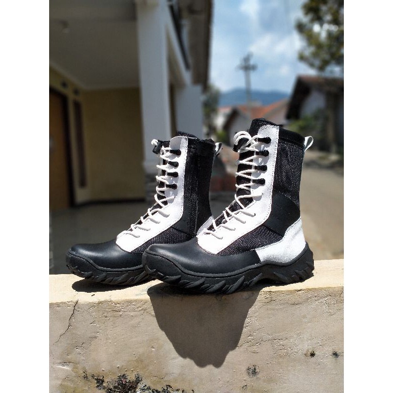 SEPATU PDL JATAH PEMBAGIAN PROVOST POLRI