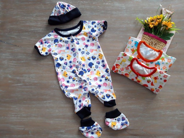 Setelan romper little j ( romper+ topi+ kaoskaki)