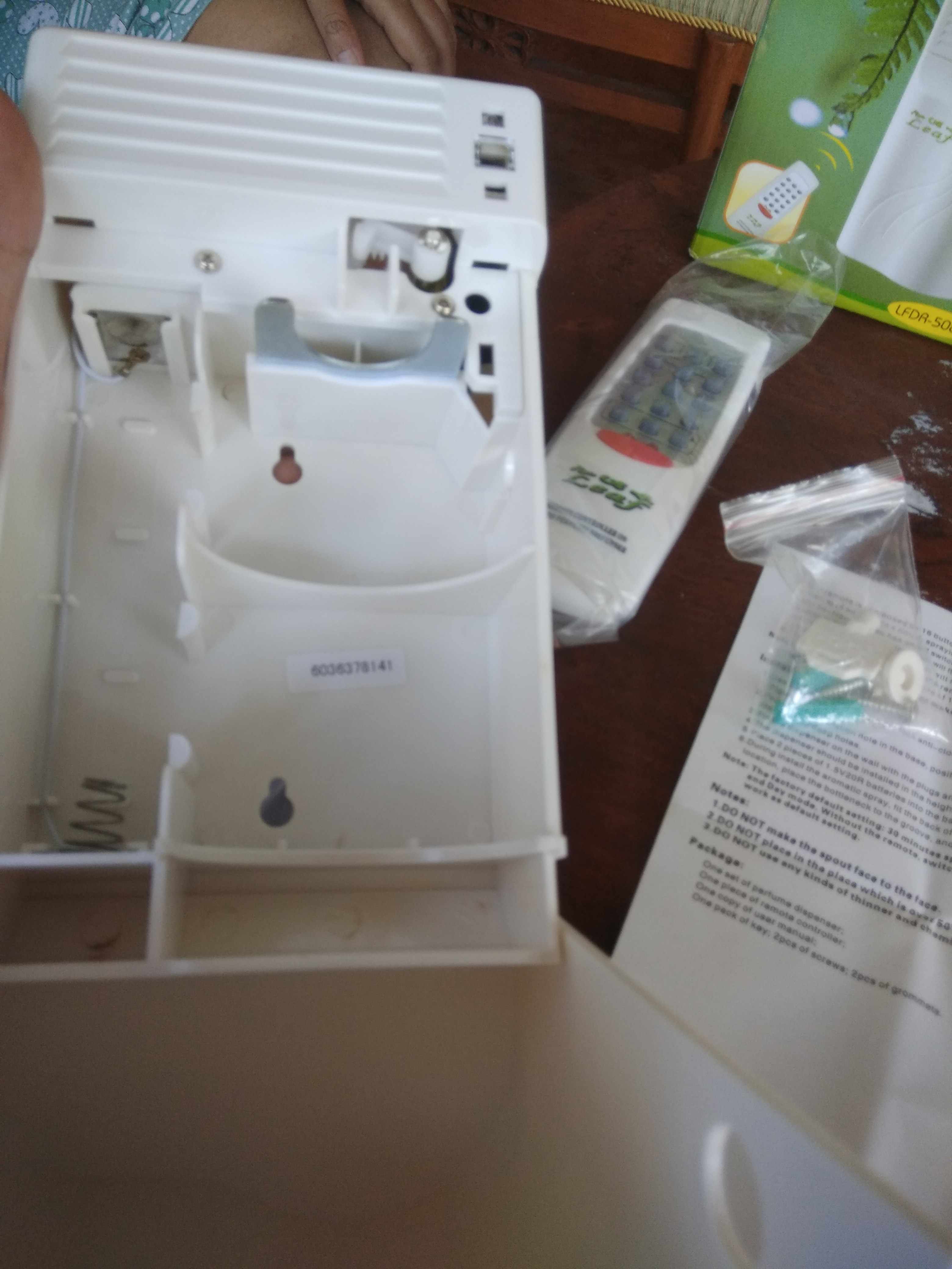 Leaf Pengharum Ruangan Otomatis Remote Lfdr 508a / Parfum Dispenser