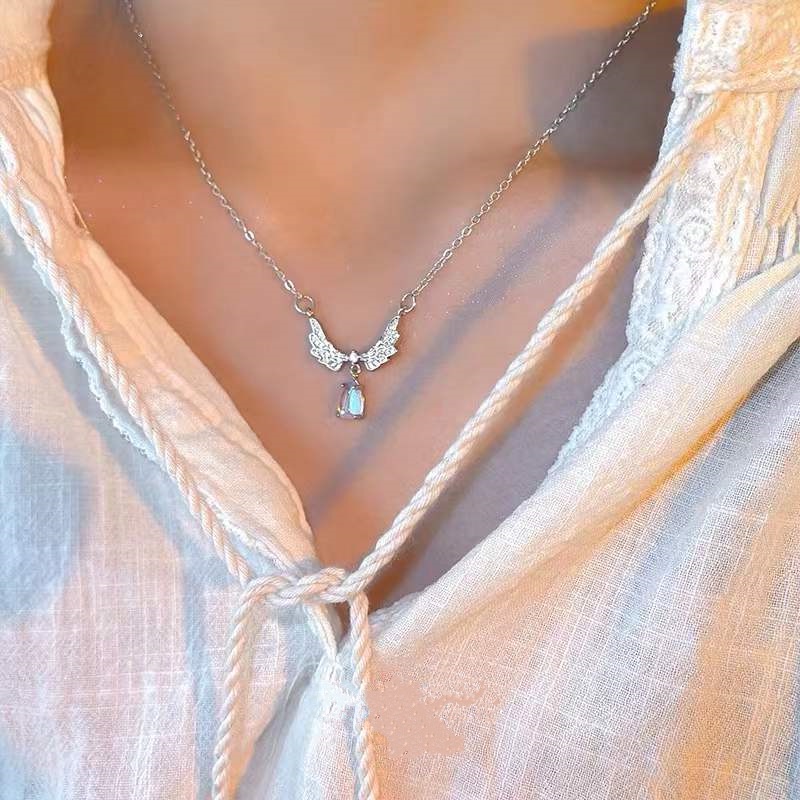 Kalung Rantai Klavikula Desain Sayap Aksen Moonstone Gaya Korea Untuk Wanita