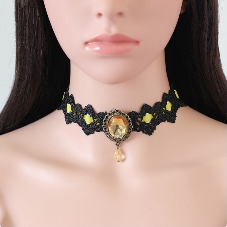 Kalung Choker Bahan Velvet Lace Dengan Liontin Batu Permata Untuk Wanita