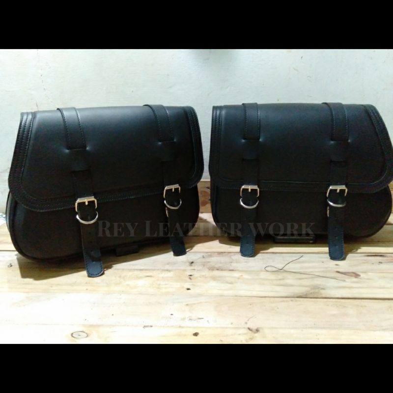 tas motor harley,side bag harley dyna ,softail,fatboy,v16 royal enfield benelli