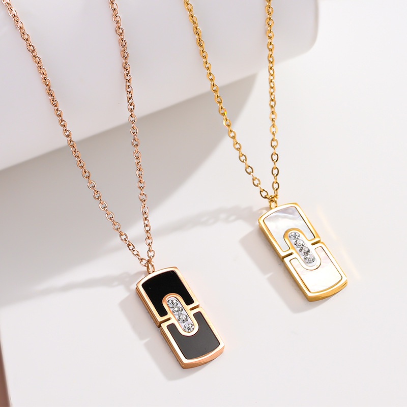 Kalung Rantai Klavikula Bahan Titanium Steel Aksen Mutiara Warna Hitam Putih Untuk Wanita