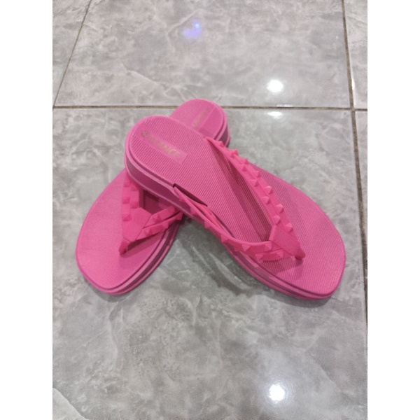 Sandal Jepit Wanita Model Rockstud/Sandal Jepit Wanita Valentino/Sandal Jepit Wanita Jelly Karet/Sandal Jepit Wanita Terbaru/Sandal Jepit Wanita Kekinian/Sandal Jepit Wanita Jelly Karet Terlaris/Sandal Jepit Wanita Tali Duri/Sandal Jepit Wanita Non Slip