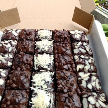 

Brownies Panggang Cokelat Premium Size 20x20cm