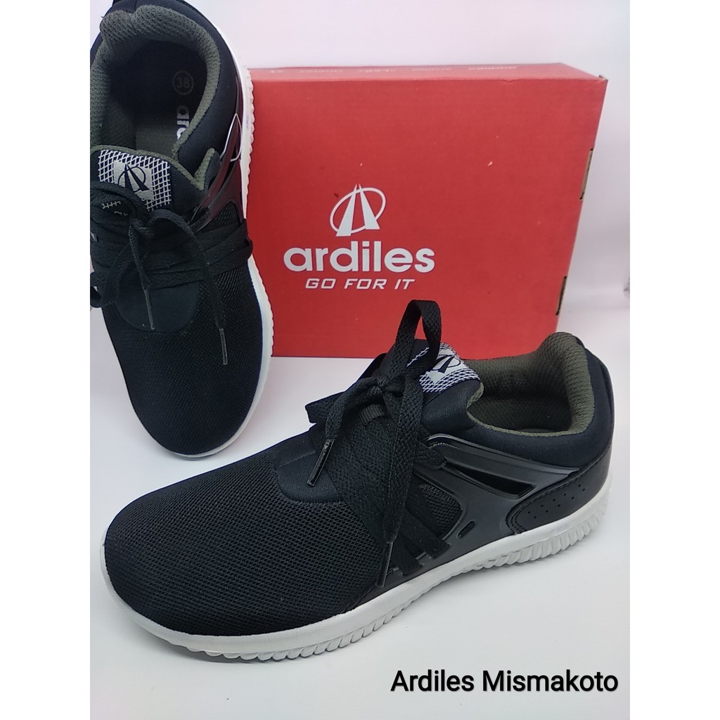 Sepatu. Sekolah Ankel Boot Ardiles mismakoto Hitam-putih