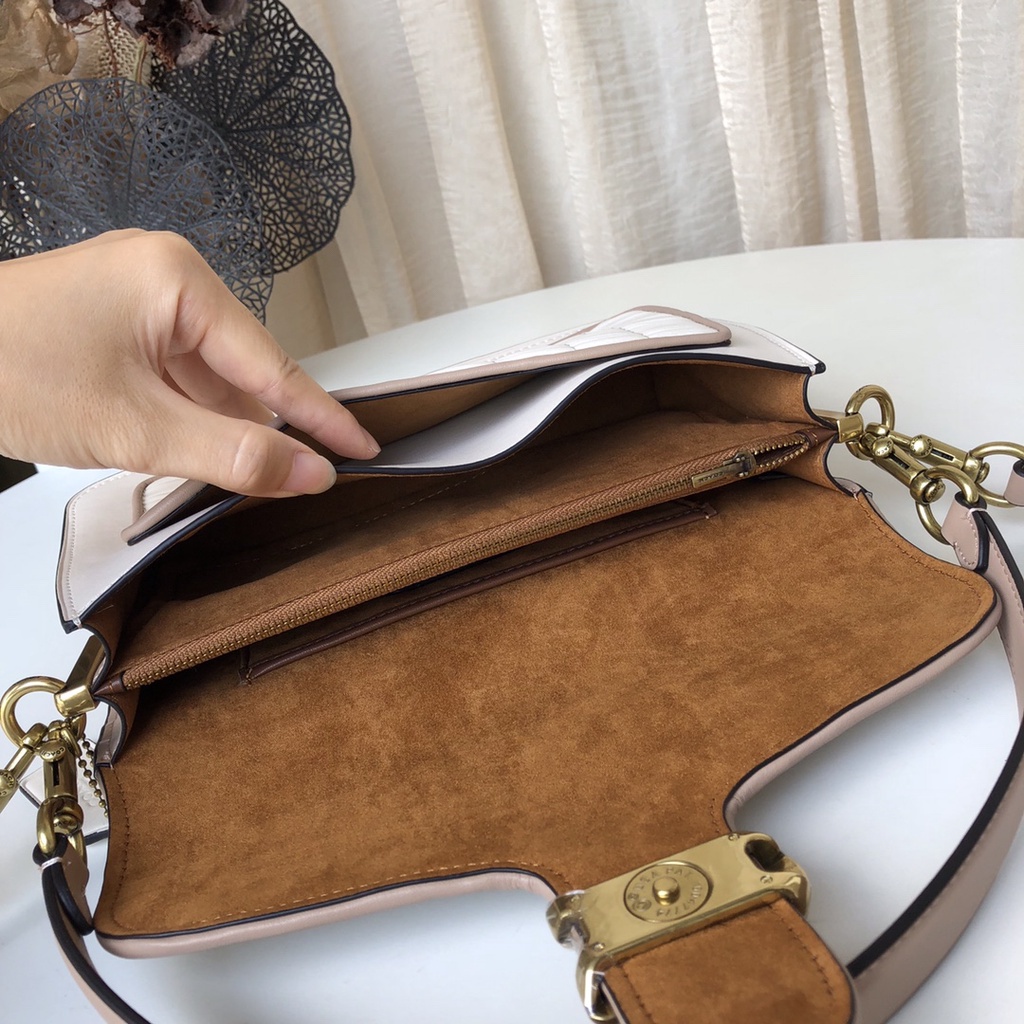 TAS WANITA WOMEN TABBY 26 IN PLEATING SHOULDER BAG TAS SELEMPANG 89149 white BLACK