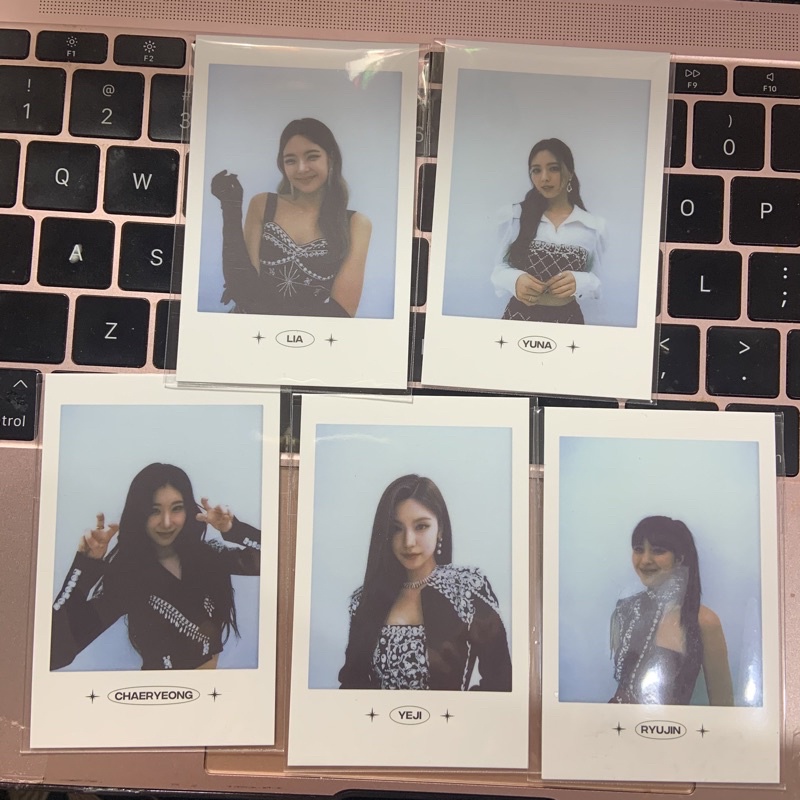 Official Polaroid ITZY Checkmate Concert MD Ryujin Lia Chaeryoung Yeji Yuna