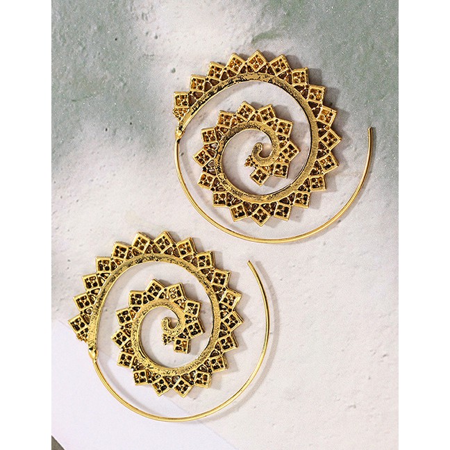 LRC Anting Tusuk Fashion Gold Inverted Four-corner Vortex Gear Earrings F59324