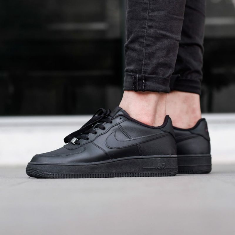 Nike Air Force 1 Triple Black