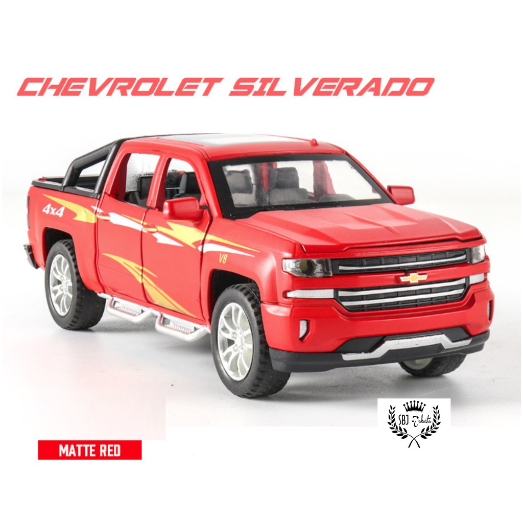 Diecast mobil Chevrolet Silverado 4x4 Metal Series Skala 1:32 Miniatur Mobil Koleksi Pajangan