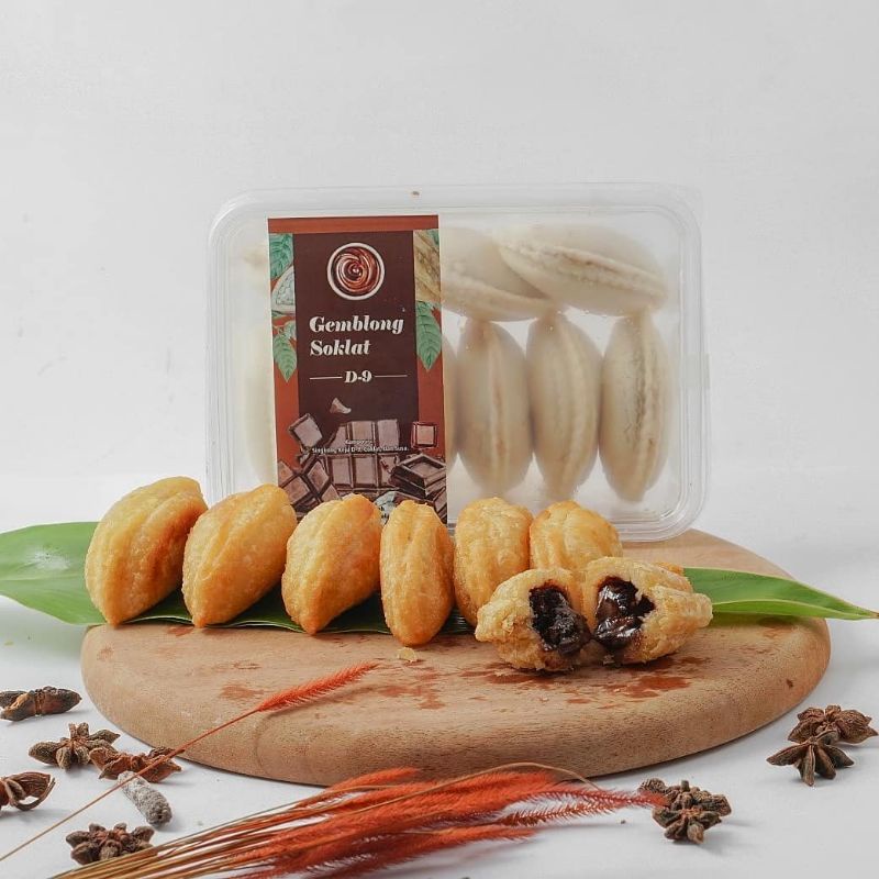 

Gemblong Soklat / Cokelat D9 (Thinwall) isi 10 sedang - MAX SUHU RUANG 2HARI