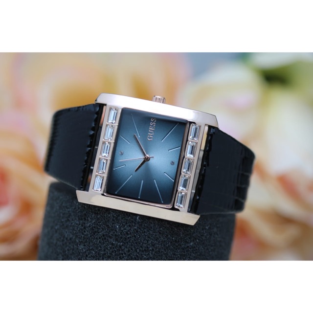 Jam tangan wanita Guess segii kotak