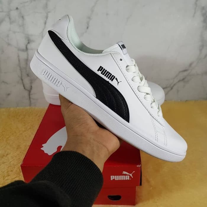 puma smash v2 white black