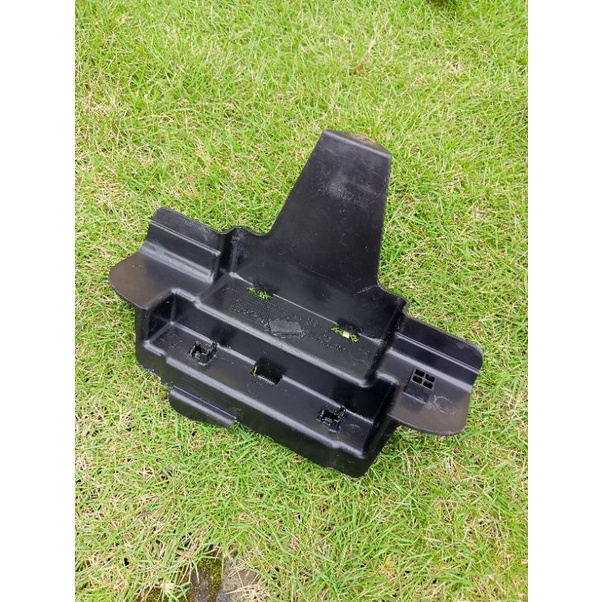 COVER AKI BLADE TUTUP BOX ACCU TUTUP AKI BAGASI HONDA BLADE 110 ORIGINAL