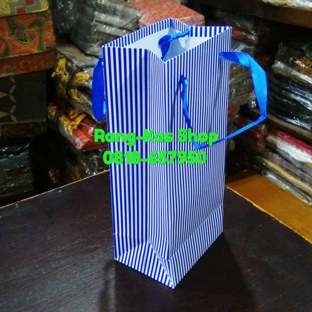 

Paper bag Botol minum Laminating Doff motif garis