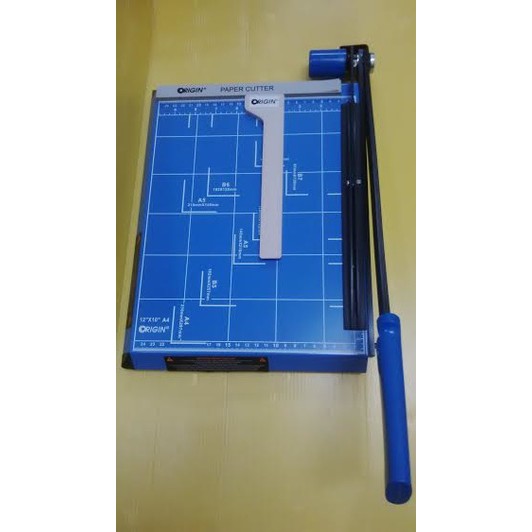 Pemotong Kertas Manual F4