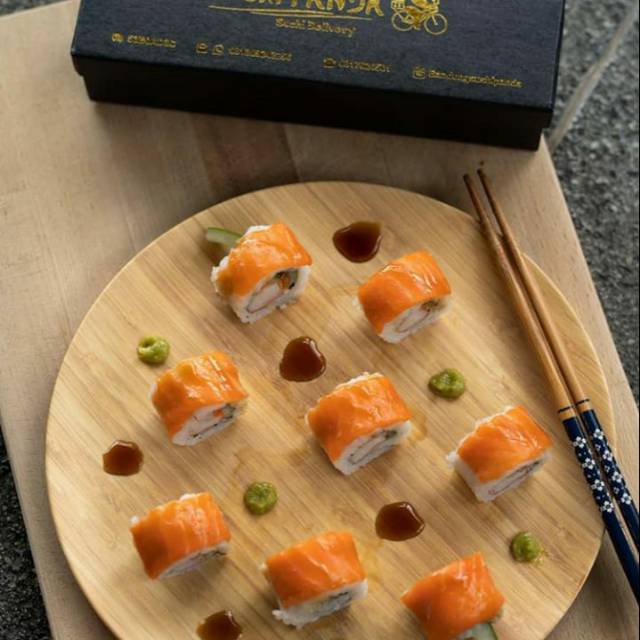 

Rolled Salmon Nigiri