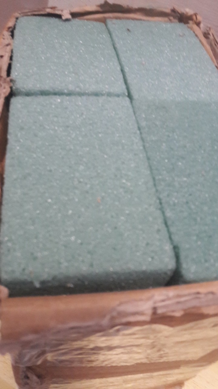 Dijual / Floral Foam Putek 1 Pcs. Foam Basah Dan Kering Uk 22.5 Cm X 10.5 Cm X 7.5cm Berkualitas,..
